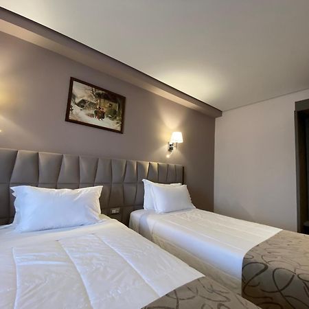 Doanesia Premium Hotel & Spa Tirana Exterior foto