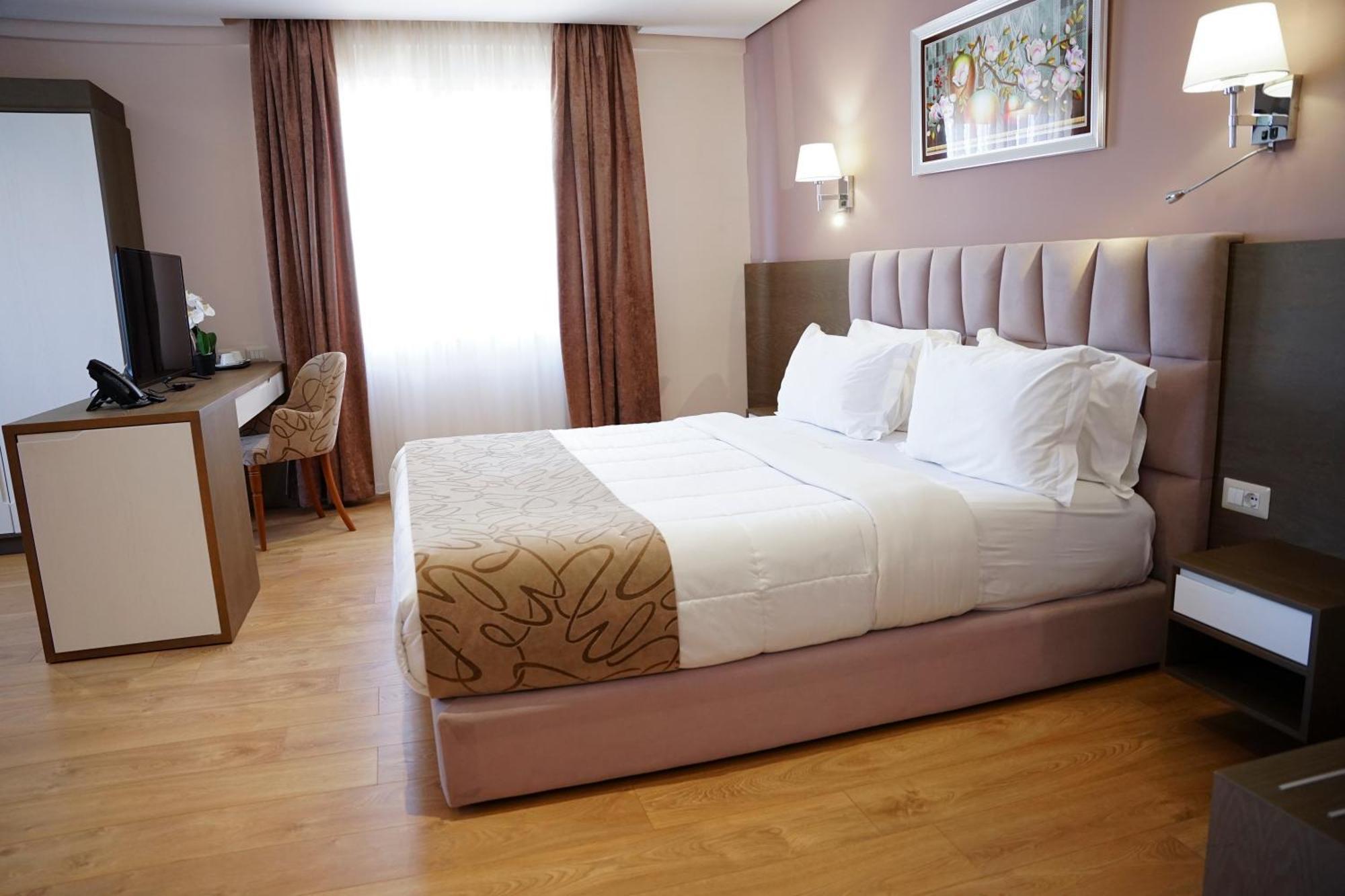 Doanesia Premium Hotel & Spa Tirana Exterior foto