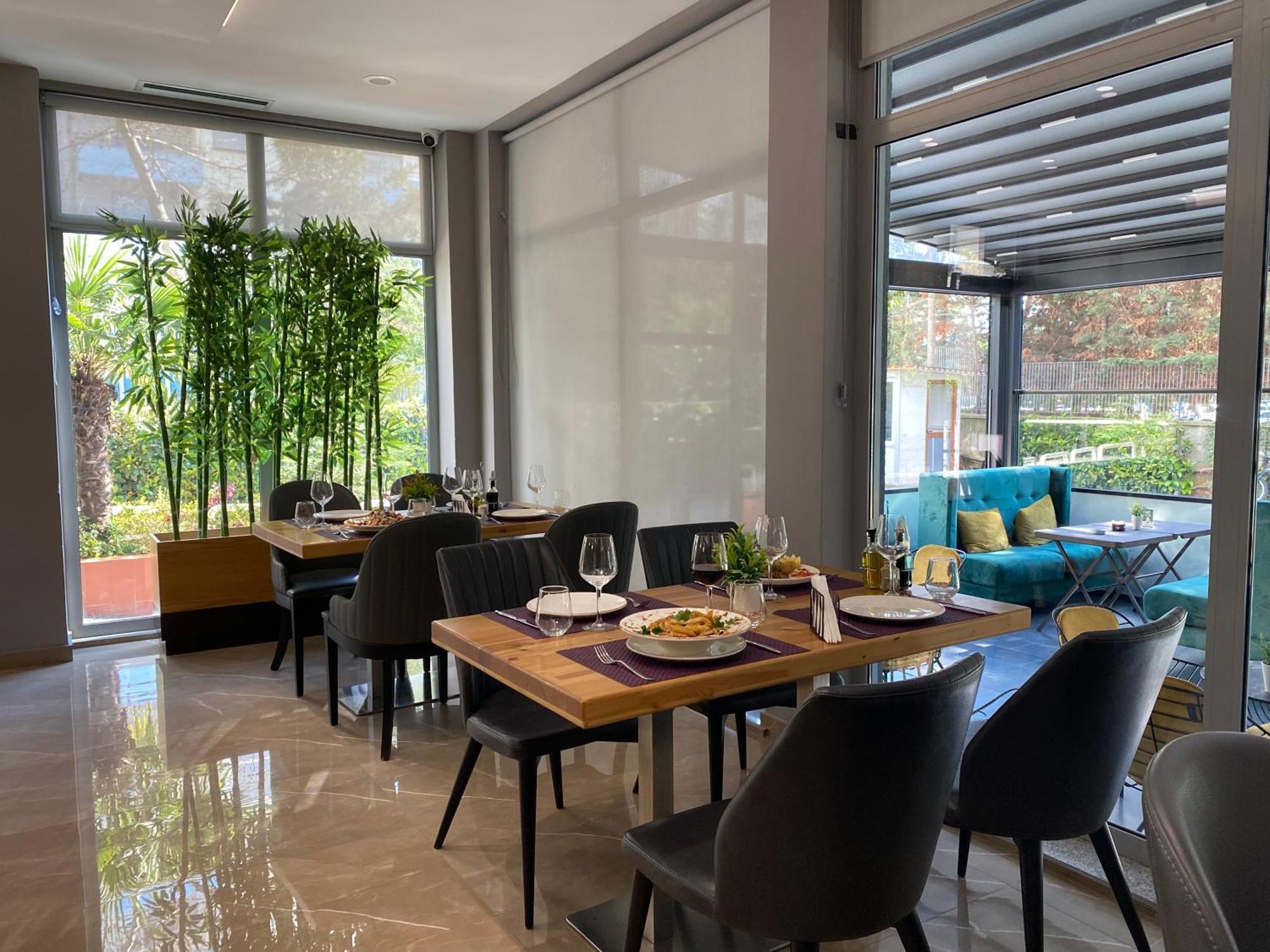 Doanesia Premium Hotel & Spa Tirana Exterior foto