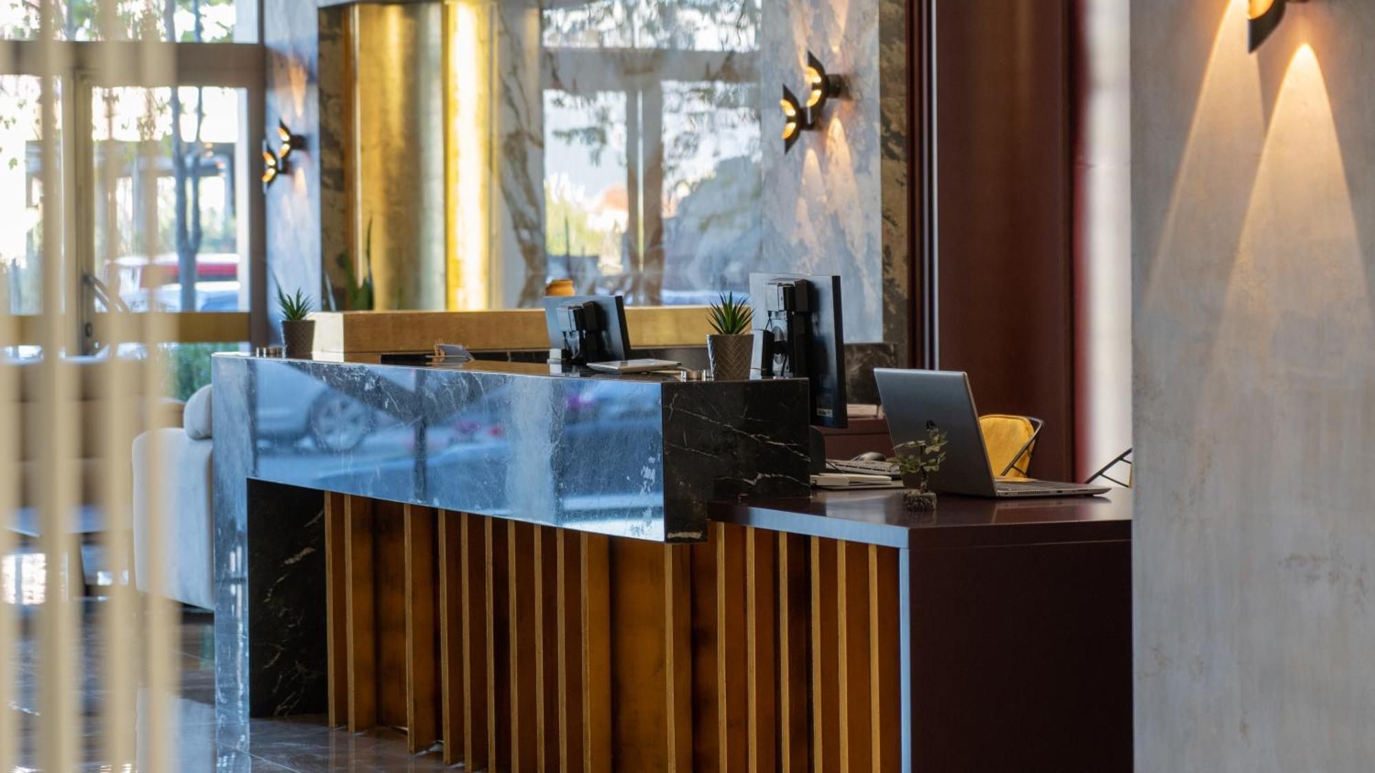 Doanesia Premium Hotel & Spa Tirana Exterior foto