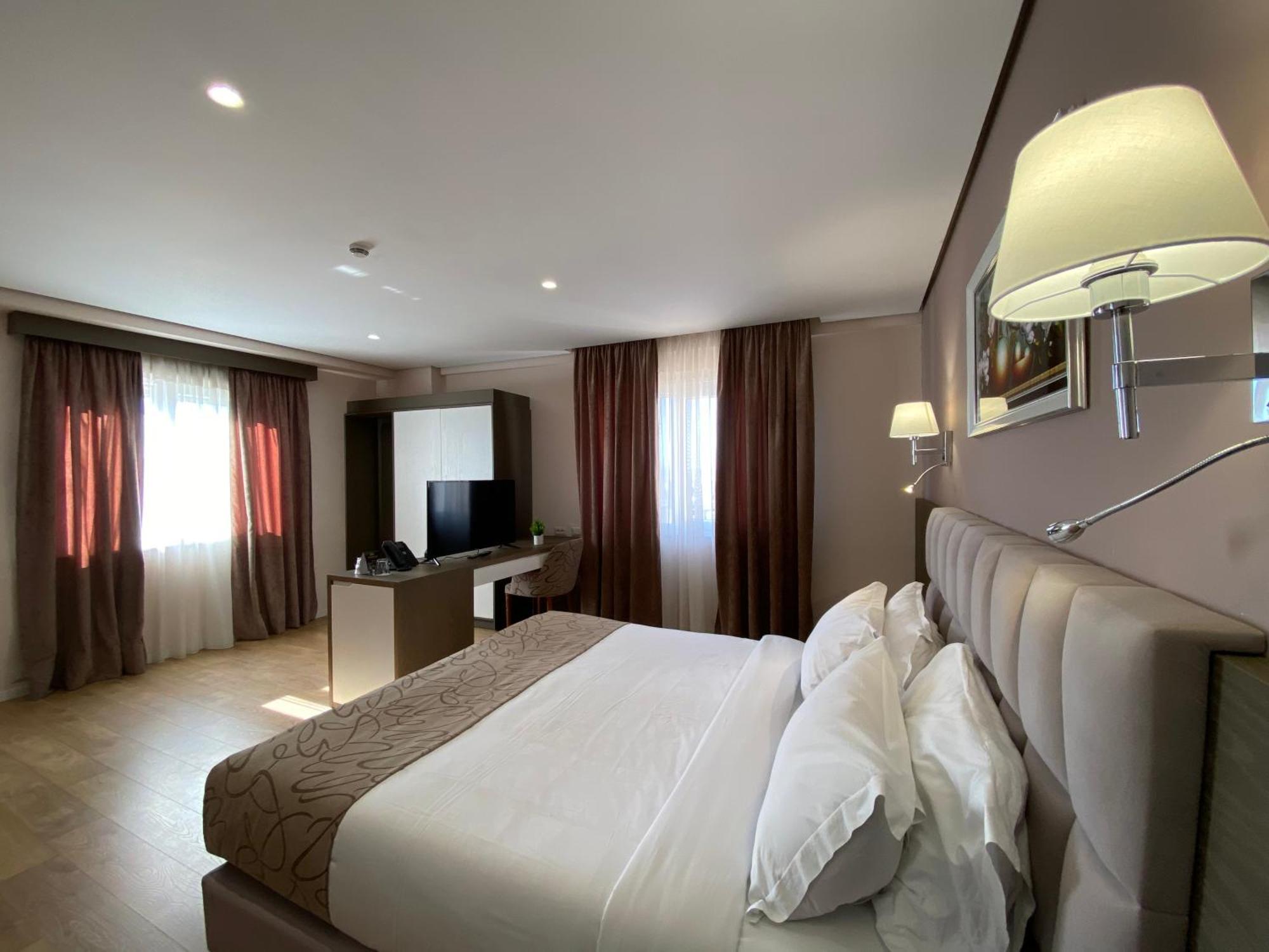 Doanesia Premium Hotel & Spa Tirana Exterior foto